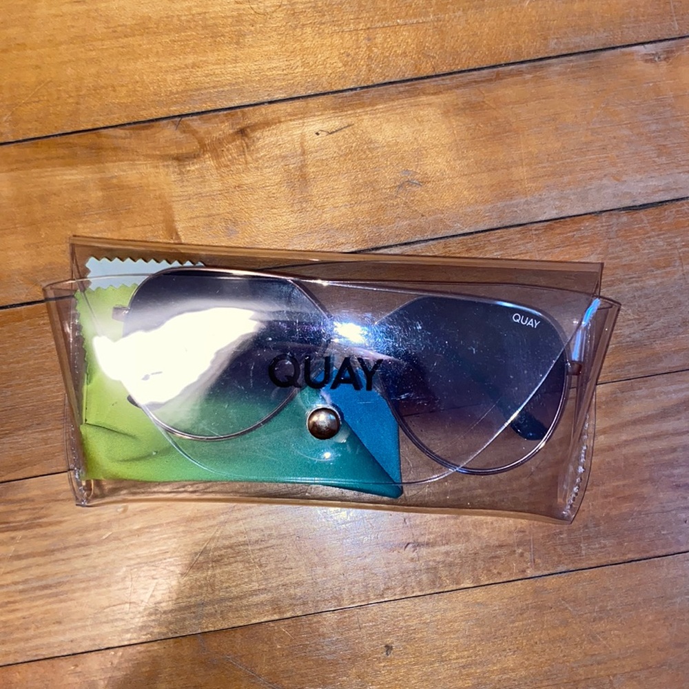 Quay Hold Please Glasses